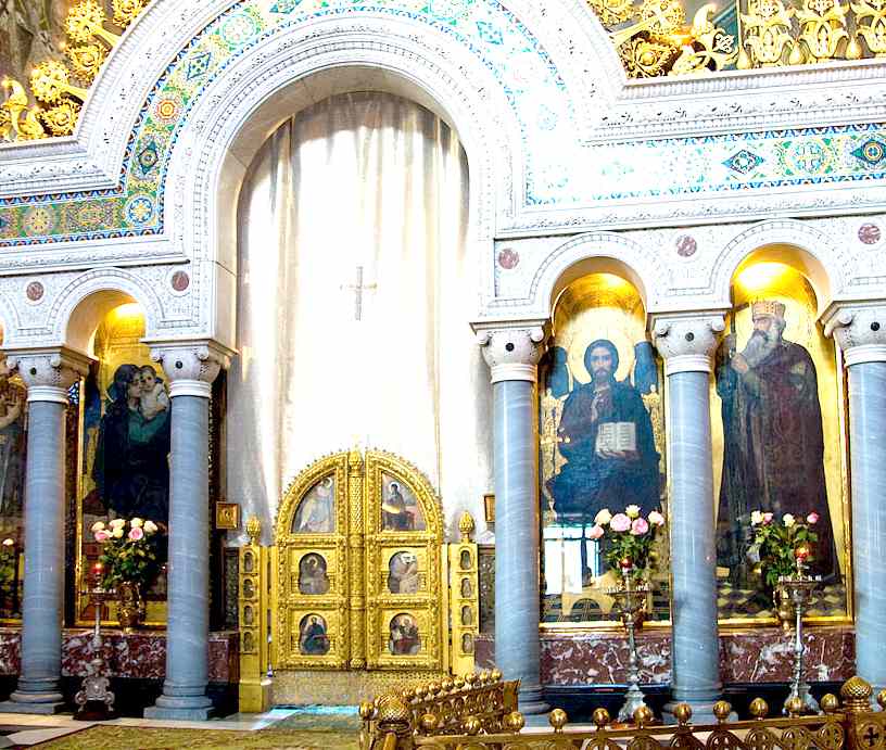 Владимирский собор 1 этаж иконостас.jpg