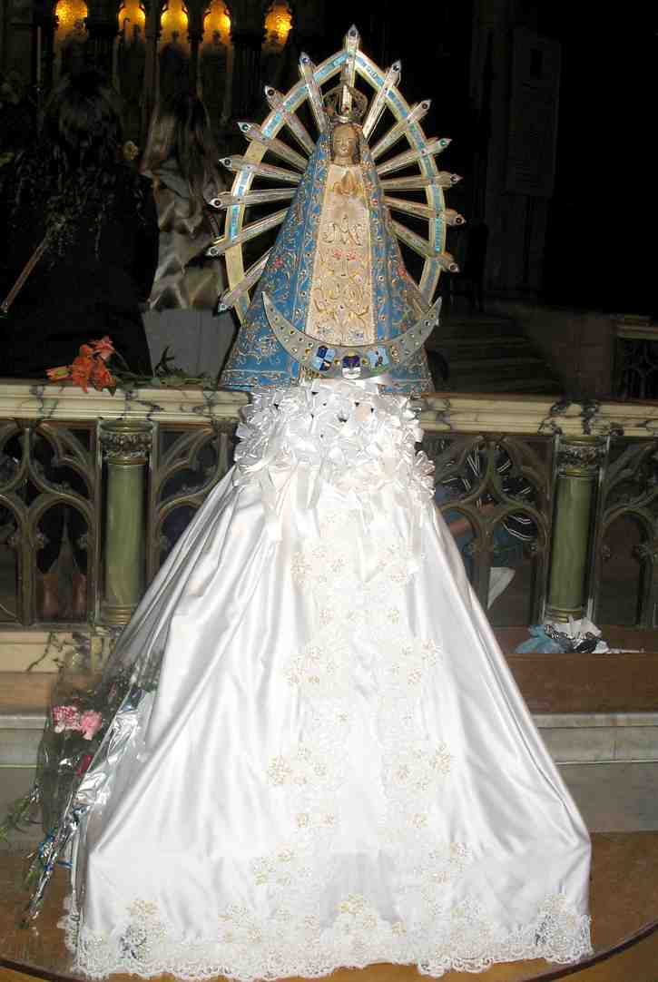статуя Девы Марии Луханской, святой покровительницы Аргентины.jpg